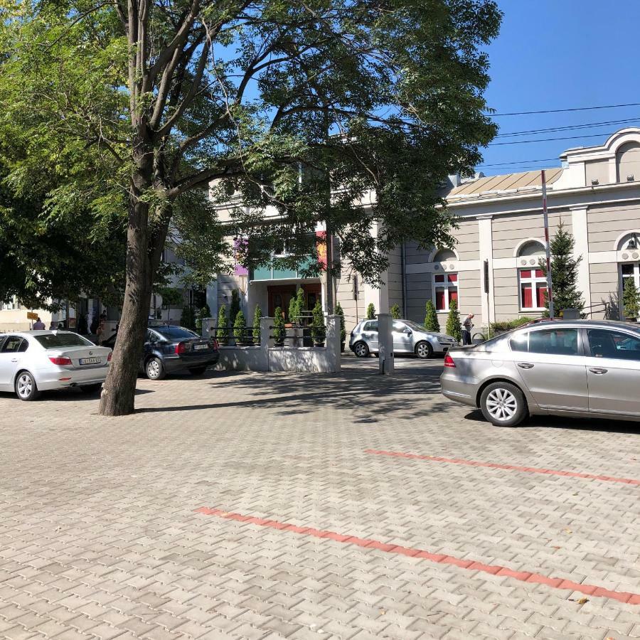 Sajam Garni Hotel 莱斯科瓦茨 外观 照片